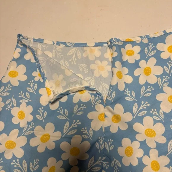 Women’s Floral Skirt Size Small - Picture 6 of 7